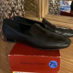 Donald Pliner black patent flats